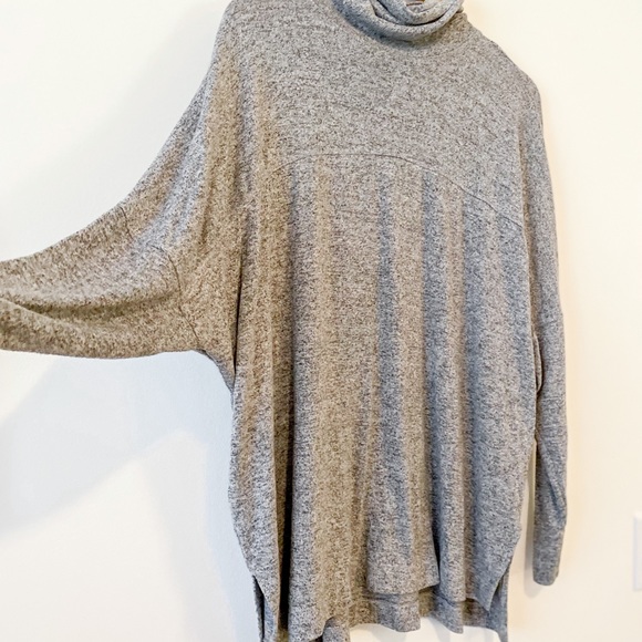 Heather Grey Turtleneck pullover Sweater Aerie - Picture 2 of 4